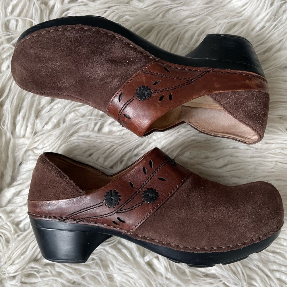 Dansko Sausalito Suede Leather Flower Slip On Comfort Clog Brown 9821350200 36
